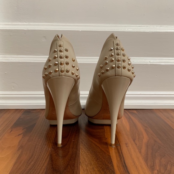 Authentic Alexander McQueen Studded Pumps - Picture 4 of 7